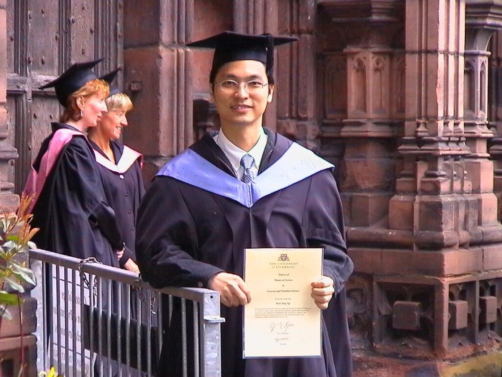 「物理治療是一門科學,但同時也是一種藝術。」受訪當日,吳雲星(Vincent)輕輕說出這句話的時候。這位在業界擁有三十年經驗的資深物理治療師,從一個少年,到今天能洞察人身心系統的專業人士,他的故事,讓人感受到一種厚實的力量——不是一蹴可幾的奇蹟,而是一步一步走出來的深耕。