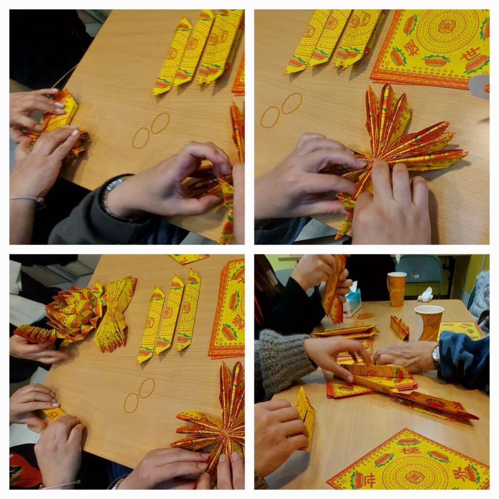 2025年11月26日，香港大埔宏福苑發生五級火災，奪去了多條生命，摧毀了無數家庭的日常與希望。在這場突如其來的悲劇中，有一隊人選擇即時行動，無問代價，為受難者家屬提供溫柔而堅定的支援──他們來自「毋忘愛」，一個以尊嚴送別為使命的團體。我們訪問到毋忘愛總幹事楊美蓉 Grace，聽她訴說他們如何在災難中伸出援手，也讓我們看到，在最黑暗的時刻，仍有光亮閃爍。