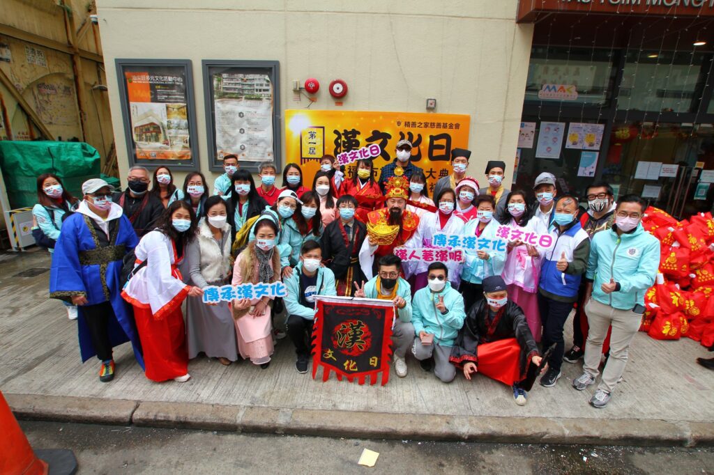 在黃埔天地的節慶現場，人群的腳步、攤位的叫賣、舞台的歌聲與笑聲，已經拼湊出一種熟悉的「過年的氣氛」。作為《第五屆漢文化節》主辦方代表、漢文化發展基金會長劉偉雄先生，他談起這個節日時，語氣不像在講一個大型計劃，更像在分享一個想讓大家開心、重新聚在一起的初心。他說，辦漢文化節的起點其實很簡單：希望中華文化能更自然、更自信地被看見、被理解。傳統不該只留在課本或博物館中，而是能透過一個又一個具體的活動，讓人親身感受到「原來可以咁博大精深」。