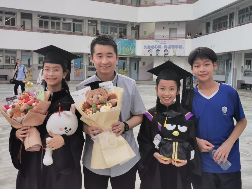 當您曾在人生的流淚谷,經歷過天父如何作您隨時的幫助,如何帶領您渡過苦與憂,甚至蒙憐恤,醫治我們的身心靈,相信大家都不禁會將這份天父的愛去傳揚!作主門徒不是口號或旗號,而是walk the talk,行出主所說的,經歷主所賜豐盛的生命!願主得著榮耀,願主的名被高舉!提醒我們每天珍惜光陰,為主把握機會,在校園及家庭傳揚福音,讓愛傳揚在社區!