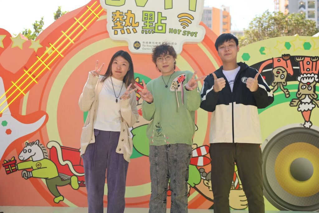 在這個社會,許多人從年輕開始便被灌輸要早早設定目標、規劃人生,最好一步到位、少走彎路。但黃詠莊(Kit)的故事,卻剛好相反。她不是一個從一開始就知道自己要做什麼的人,也從不追求一條直線式的成功路徑。她用實驗精神,一步步在錯誤與探索中,活出自己的節奏與風格。她的經歷跨越印刷、創作、身心靈、桌遊等領域,看似沒有主軸,卻處處充滿生命力。她的故事提醒我們:沒有方向也沒關係,重點是你有沒有勇氣去走那條尚未命名的路。