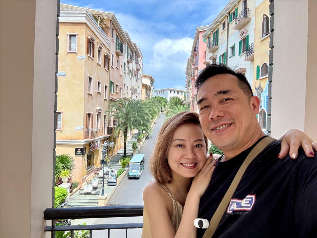 有些人生,不是從一開始就注定要跌落谷底;但一旦走偏了路,想再爬回來,往往要付出比常人更長、更痛、更真實的代價。林家俊 Andy 的故事吸引人之處,不在於他曾經跌得有多深,而在於他如何一步步走出失控的人生:從少年時期的抗拒與逃避,到沉迷毒品、傷人傷己;再到學會停止「靠自己硬撐」,願意接受陪伴、重新建立信任,最後把走過的路變成別人的路標。這是一段關於回頭、關於修復、也關於學會去愛,讀到最後,你會明白所謂「改變」,從來不只是意志力,而是一個人終於肯面對自己,並選擇不再重複昨日的那一刻開始。