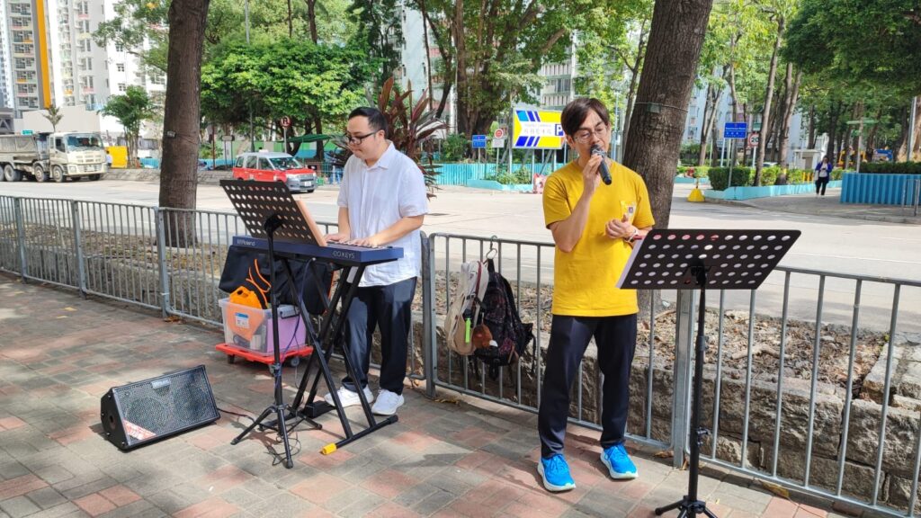 在很多人眼中，牧者的工作離地、嚴肅，甚至帶點距離感。但與廖諾文牧師對話，你會很快發現：他說的不是高深道理，而是「人」——人的處境、人的掙扎、人的故事，還有在故事裏悄悄發生的改變。廖牧師現為播道會雅斤堂分堂堂主任、成人牧區區牧，同時亦在教會學校任教，並於神學院擔任青少年事工的客座講師。他走過的路，看似轉折，實則始終如一：他想做一份「對人有意義」的工作，能夠祝福別人，也讓自己的生命持續被更新。