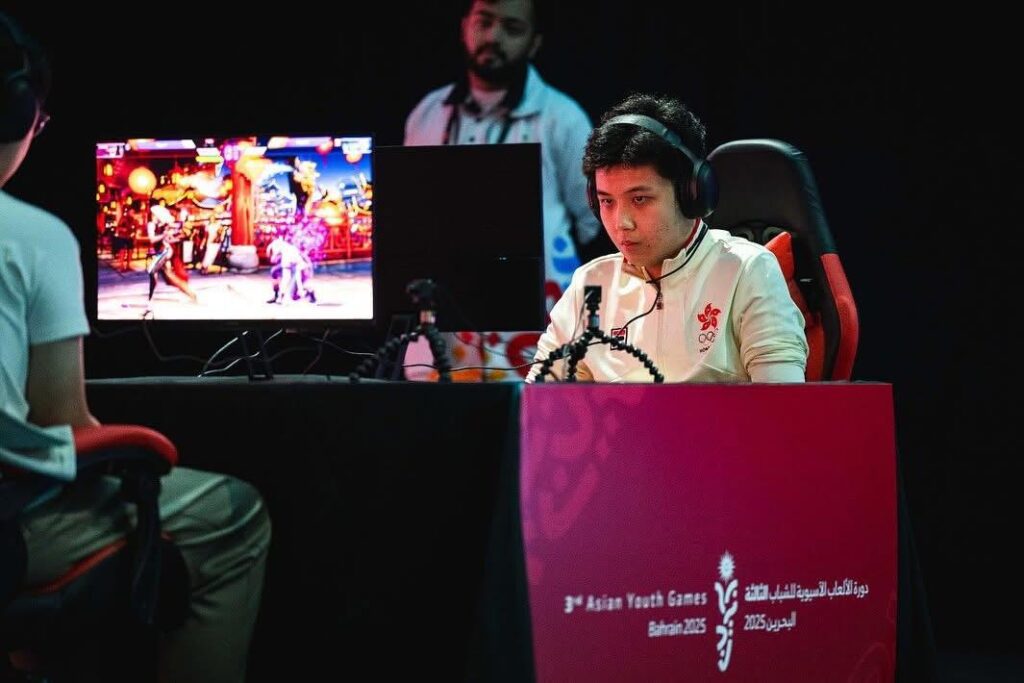 在很多人眼中，電競仍然很容易被一句「打機」概括；但對《街頭霸王6》電競選手陳柏賢（Micky）而言，這是一條用熱愛起步、靠日復一日的訓練站穩的路。更難得的是，他在17歲、正面對DSE與密集賽程的交叉口時，談的不是「一搏成名」，而是如何在不穩定的產業裡保持謙虛、保持學習，同時為自己準備好下一步。這次專訪，我們跟著Micky回到他接觸《街霸》的起點，也走到他站上國際舞台的高光時刻，並聽他說清楚：電競選手真正的底氣，從來不只來自天份。