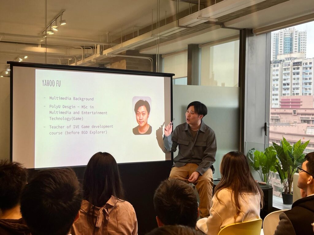 符國政所談的遊戲設計,往往由「人」開始:玩家是誰、在桌邊會出現甚麼表情與停頓、故事如何在互動之間被講出來。他相信做遊戲很關鍵的一步,是坐下來聽玩家講故事,從氣氛與反應裡找出真正的設計答案。由電子遊戲走到桌遊、由多媒體創作收束到更聚焦的設計實務,他用一條帶著轉折的路徑,示範遊戲可以同時是作品、是產品,也是一種讓陌生人建立連結的方式——而這一切,最後都指向他常說的那句話:要做到「大家都好」。作為遊戲設計師,同時在香港理工大學多媒體創娛理學碩士課程擔任客席講師,他把創作與教學放在同一條線上思考:設計既關乎好玩,也關乎理解玩家、回應現實,並讓作品有能力長久地走下去。