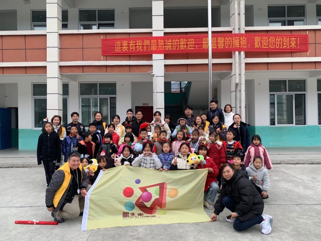 腦之家｜營運總監｜周家儀Anita在訪問中談到的，不是什麼高深理論，也不是一套華麗口號。她更在意的是：把「腦」這件事講到夠清楚、夠生活化，讓家長聽得懂，回到家也真的做得到。二十多年來，她跟隨郭文玉博士學習、在不同地方累積經驗，從腦部訓練到家長教育、從評估到講座，做的始終是同一件事——把孩子的狀態看明白，把方法用得踏實，讓家庭少一點硬撐，多一點有效的改變。