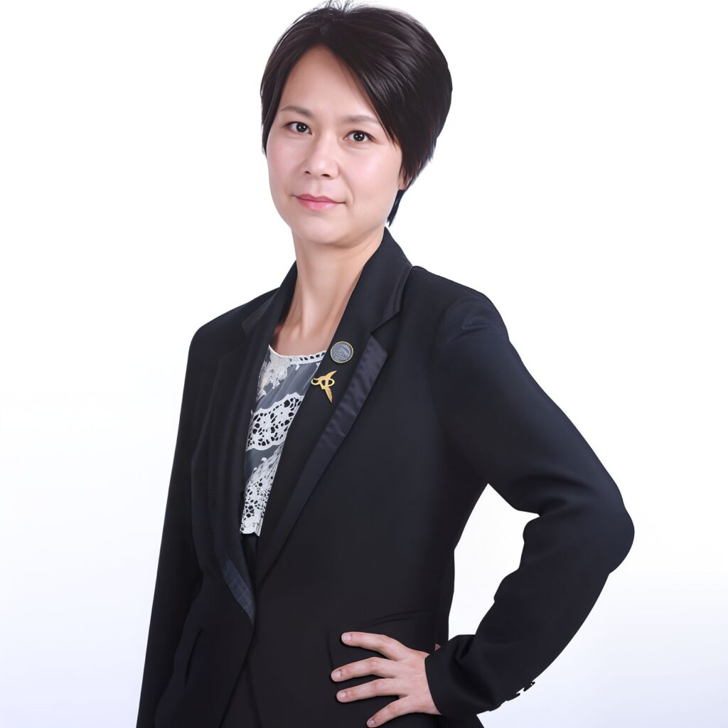 腦之家｜營運總監｜周家儀Anita在訪問中談到的，不是什麼高深理論，也不是一套華麗口號。她更在意的是：把「腦」這件事講到夠清楚、夠生活化，讓家長聽得懂，回到家也真的做得到。二十多年來，她跟隨郭文玉博士學習、在不同地方累積經驗，從腦部訓練到家長教育、從評估到講座，做的始終是同一件事——把孩子的狀態看明白，把方法用得踏實，讓家庭少一點硬撐，多一點有效的改變。