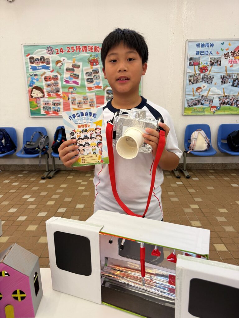 走進丹拿山循道學校最先感受到的未必是牆上獎狀,而是一種很實在的氣氛——人與人之間願意靠近、願意聆聽、也願意彼此成就。徐婉碧校長把這種感覺形容為「溫度」。她說,家長曾在一封很長的電郵中寫道:孩子只在學校短短兩個月,卻適應得很快,「這是一間很有溫度的學校」。徐校長笑說,這個詞她是第一次聽見,卻越想越覺得貼切——因為教育,說到底就是關係;而關係,是可以被用心建立的。