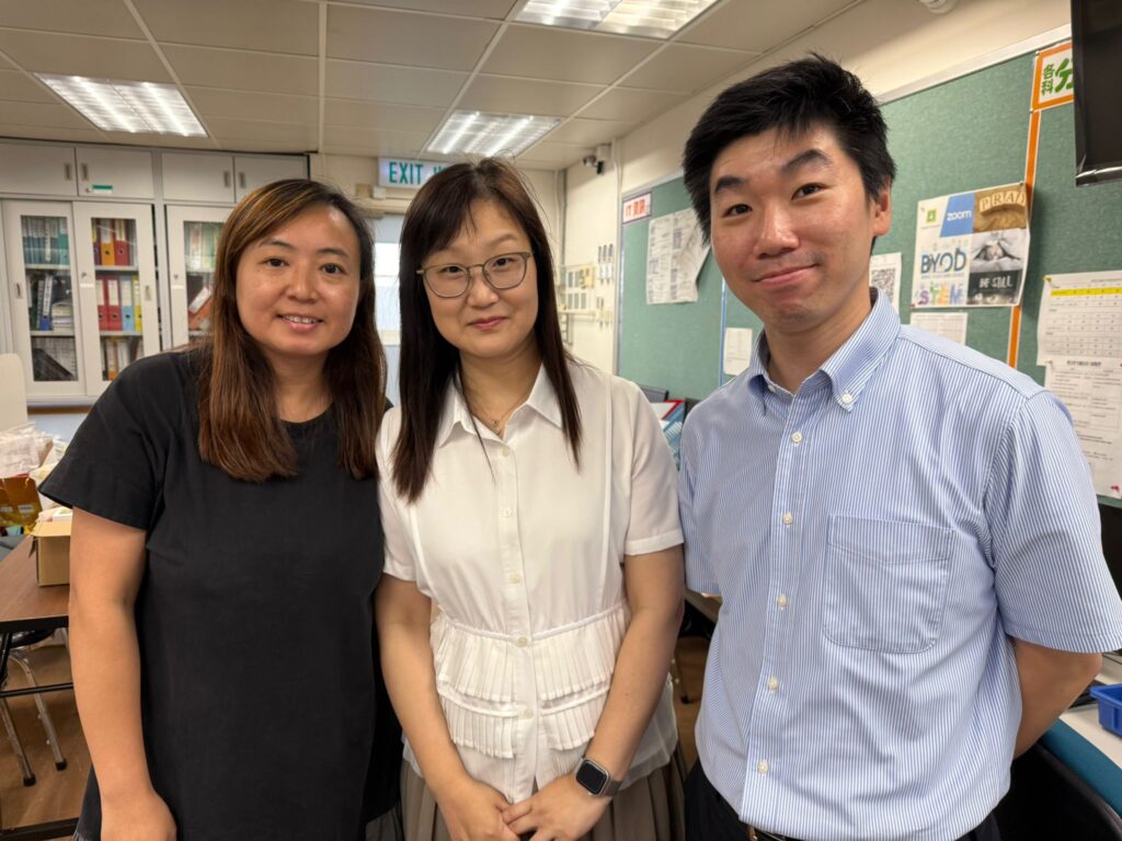 在許大同學校，鄭婉婷校長最常做的事，是把「可能性」交回到孩子手上：有人在課室裡把基礎打穩，有人在舞台上找到自信，也有人在被理解與被鼓勵之中學會好好做人。這篇文章將帶你走近她的教育信念與校園日常——如何凝聚老師團隊、營造關愛而有規範的學習環境，並以多元發展與家校同行作為核心，讓不同背景、不同能力的學生都能被看見、被栽培，走出屬於自己的成長路。