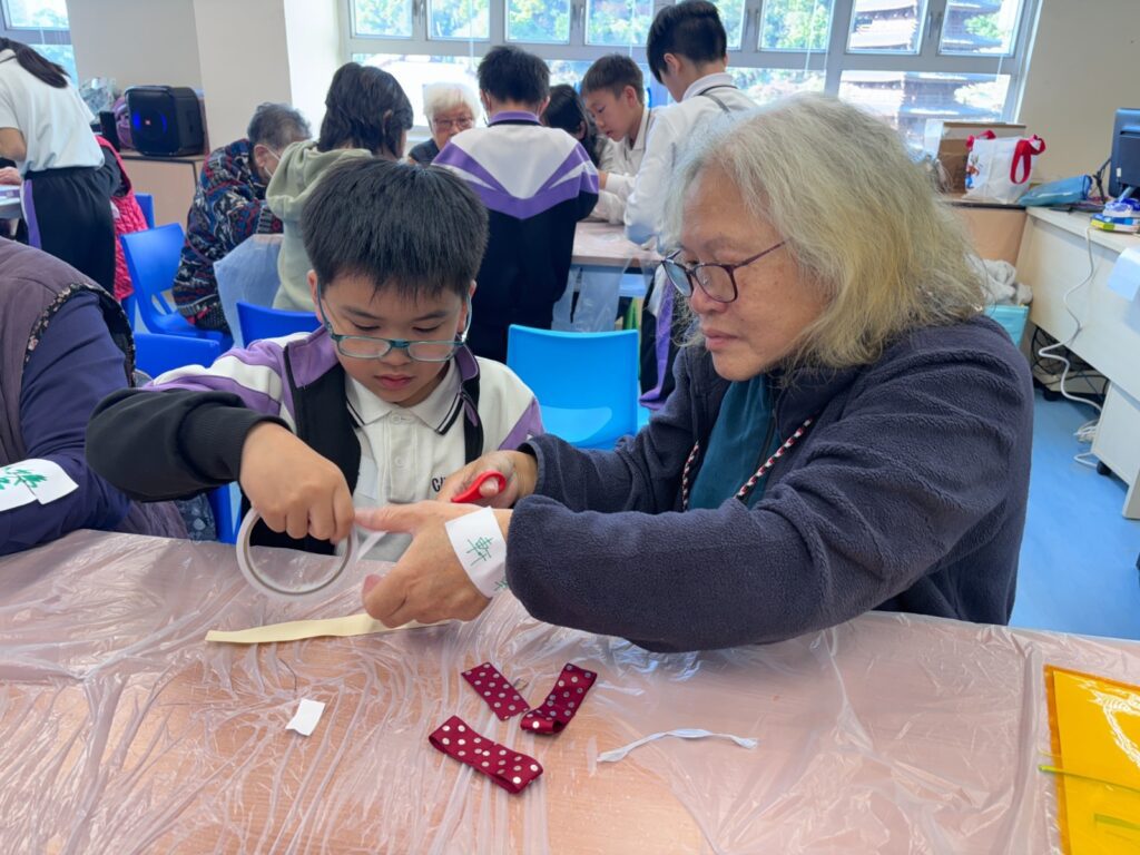 「香港學校義工節 」提供不同的活動,讓孩子從不同角度探索世界、培養同理心,並在親身體驗中體會助人的喜悅與成就感。