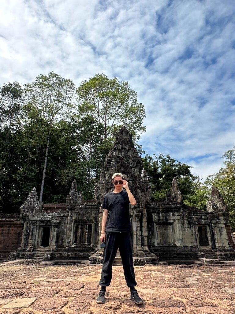 他從烘焙、到培訓、到創業,再到把公司搬到不同城市、把人生拆成不同階段去試,他一路走來像在回答同一條問題:一個人如何在不確定裡,找到自己的節奏與方向?在這次對談中,Master Wise創辦人葉仲健(Samson)把他的轉折、挫敗、重建與願景,逐一攤開。