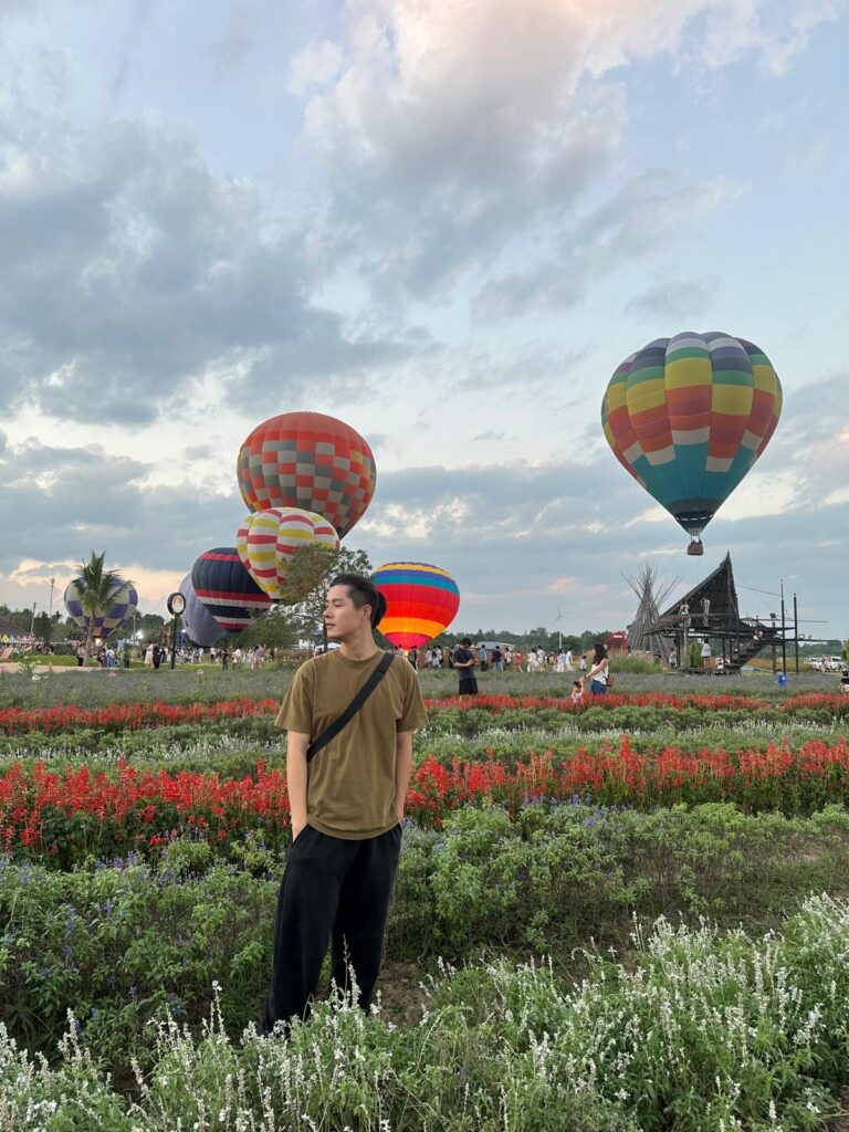 他從烘焙、到培訓、到創業,再到把公司搬到不同城市、把人生拆成不同階段去試,他一路走來像在回答同一條問題:一個人如何在不確定裡,找到自己的節奏與方向?在這次對談中,Master Wise創辦人葉仲健(Samson)把他的轉折、挫敗、重建與願景,逐一攤開。