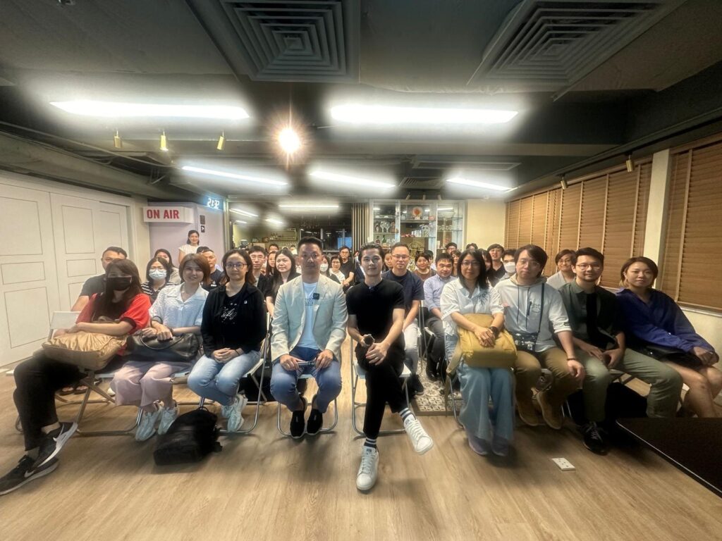 他從烘焙、到培訓、到創業,再到把公司搬到不同城市、把人生拆成不同階段去試,他一路走來像在回答同一條問題:一個人如何在不確定裡,找到自己的節奏與方向?在這次對談中,Master Wise創辦人葉仲健(Samson)把他的轉折、挫敗、重建與願景,逐一攤開。