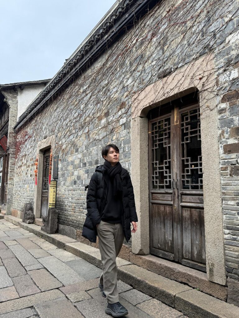 他從烘焙、到培訓、到創業,再到把公司搬到不同城市、把人生拆成不同階段去試,他一路走來像在回答同一條問題:一個人如何在不確定裡,找到自己的節奏與方向?在這次對談中,Master Wise創辦人葉仲健(Samson)把他的轉折、挫敗、重建與願景,逐一攤開。