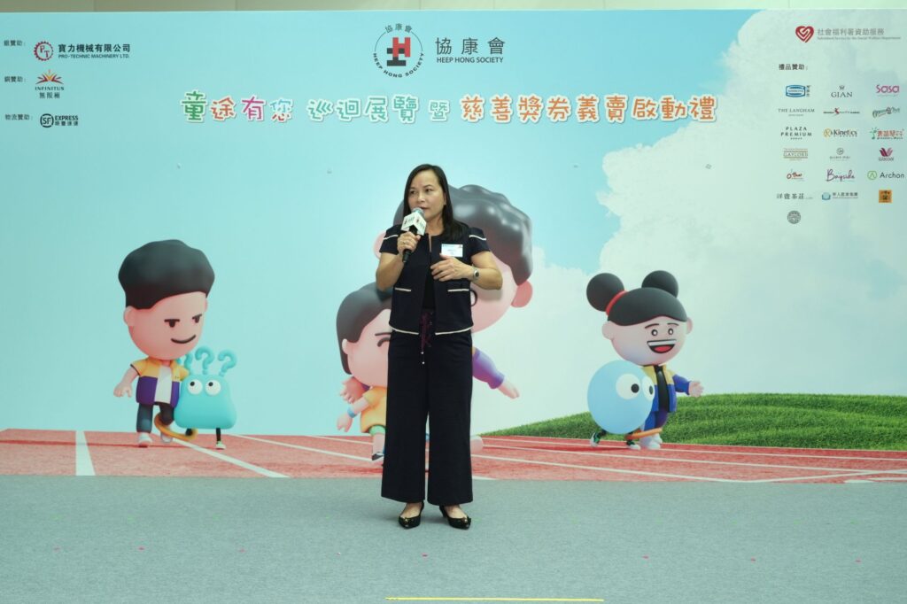 星級嘉賓兼人氣靚媽余香凝（Jennifer）日前應協康會邀請，出席「協康會慈善獎券義賣啟動禮 暨『童途有您』巡迴展覽」，並親身參與獎券義賣，帶動現場氣氛熱烈。活動於4月25日在將軍澳新都城中心三期一樓天幕廣場舉行，以「為SEN兒童及青年提供專業訓練及家長支援服務，建立美好明天」為主題，收益將支持協康會非政府資助的家長資源中心。