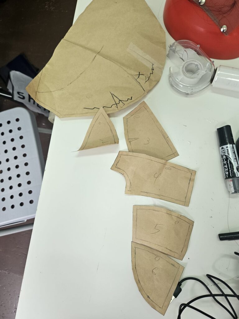 一束被剪下來的頭髮,很多時候只會落在地上,被掃走、被丟棄;但在袁宜聰Alex眼中,它也可以被好好接住,變成一份能夠落到實處的祝福。這次專訪,我們跟著他走進「髮現愛」的構想:不只為有需要的人製作真髮假髮,更要在香港重新建立一套清楚、可信、可持續的捐髮方式,讓善意不再靠運氣與熱潮,而是變成每個人都做得到的日常選擇。