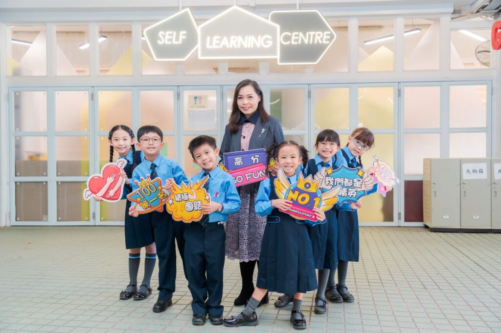 一所學校要走得穩、走得遠,關鍵常在於有人願意持續改良、把理念落到日常。聖公會油塘基顯小學校長蘇詠思的教育旅程,正是在一次次教學實踐與工作歷練中逐步成形:她熱愛音樂填詞,小時候在教會與校園的經驗裡,感受到老師的影響力;她擔任老師,在校內推動課程與活動優化,也曾借調教育局走訪十八區學校,將所見所學帶回校園;然後她成為校長後,每天仍在新政策與新科技(如AI)的浪潮中持續學習,帶領團隊前行。這篇專訪將帶你認識她如何以「愛學習 學習愛。越高分 悅 Go Fun」為方向,把自主學習落實在課堂,把同理心融入校園文化,讓孩子不只追求成績,也在成長中建立面向未來的能力與品格。