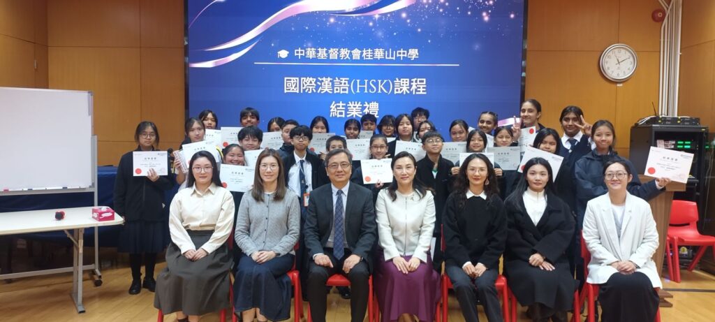 在中華基督教會桂華山中學 黃仲良校長 的敘述裡，數學從來不只是課本上的公式與分數，而是一條牽引他走過成長、選擇與承擔的路。從屋邨學校一路讀上去，他曾經因為遇到幾位好老師而被點燃興趣、被看見努力、被交付信任；多年後，他把這些「被成就」的經驗，轉化成今天帶領學校的教育取向：既重視學科的扎實，也更在意學生能否重新找回自信與動力。特別在一所多元文化背景濃厚的校園裡，他用更貼近學生處境的方法，讓學習不再是少數人的優勢，而是每個孩子都能靠近的可能。