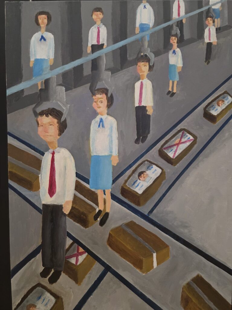 在嶺南鍾榮光博士紀念中學，一場以藝術為核心的校園聯展，近日把展覽、講座與創作體驗帶進校園日常。活動不以儀式感取勝，反而以「作品」與「人」作為主角：讓學生的創作被看見，也讓本地藝術家的作品在更貼近生活的場域與公眾相遇。由嶺南鍾榮光博士紀念中學主辦、香港教育大學文化與創意藝術學系協辦的「人人藝術‧本地名家作品聯展暨藝術創作體驗日」，以「藝術屬於大眾」為主軸，嘗試打破藝術只能在博物館或高消費場域中被接觸的既有想像，將欣賞與參與的門檻降低，讓中、小學生以至不同界別的市民，都能在生活半徑之內走近藝術。