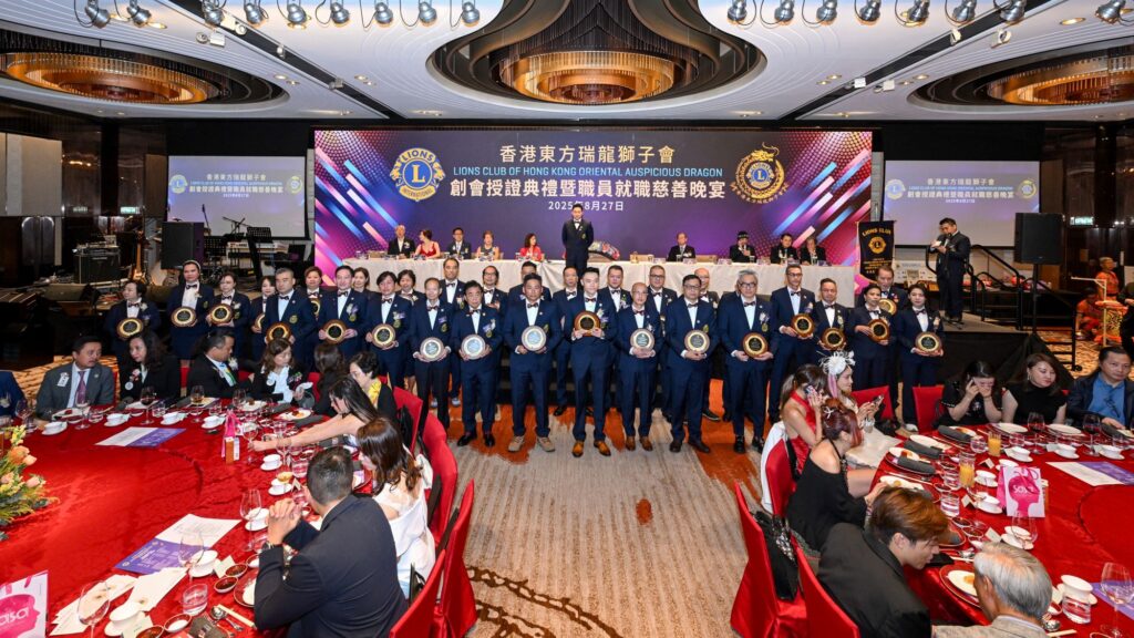 有些人做公益，靠的是一時熱血；也有人把公益活成一種習慣——不張揚、不講排場，但每一步都落在最需要的地方。這次專訪，我們走近香港東方瑞龍獅子會創會會長葉文龍師傅：從支援基層孩子走上舞台找回自信、到醫療車義診送藥的長線陪伴；從帶邊緣青少年在運動中學會自律與自保、到在突發事件中走到前線煮飯送餐。葉文龍師傅相信，社會的缺口不會只靠某一種力量補上；真正能撐起城市溫度的，是一群人願意持續把時間、資源與雙手交出來——讓善意不止停留在口號，而是具體地抵達每一個需要被看見的人。