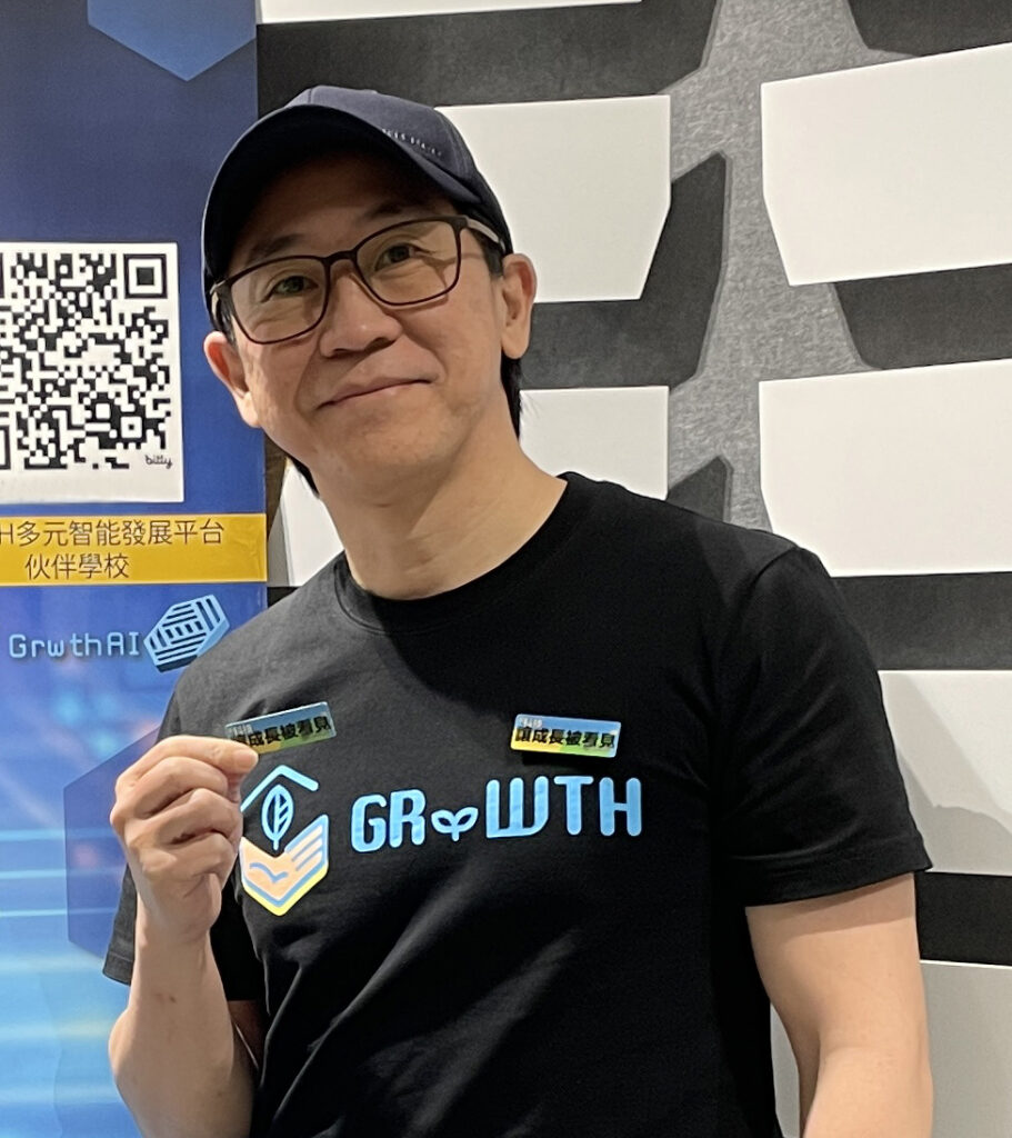 在香港談教育，很多人第一時間想到成績、升學、考試和競爭；但對黃思偉（Angus）來說，教育最重要的問題，並不只是孩子能考多少分，而是他們能否在成長路上看見自己的價值。從工程師、跨國科技企業管理層，到教育科技機構GRWTH副行政總裁，Angus的人生轉向，並不是一條刻意設計好的職業路線，而是由家庭經歷、學校觀察和對下一代的牽掛慢慢推動而成。兒子的罕見基因綜合症，讓他深深明白健康成長從來不是理所當然；女兒在挫折中學習反思，也讓他相信，每個孩子都需要一個被理解、被肯定、被陪伴整理人生經驗的環境。正因如此，他希望把科技放回人的成長之中，幫助家長、老師和學生重新連結。