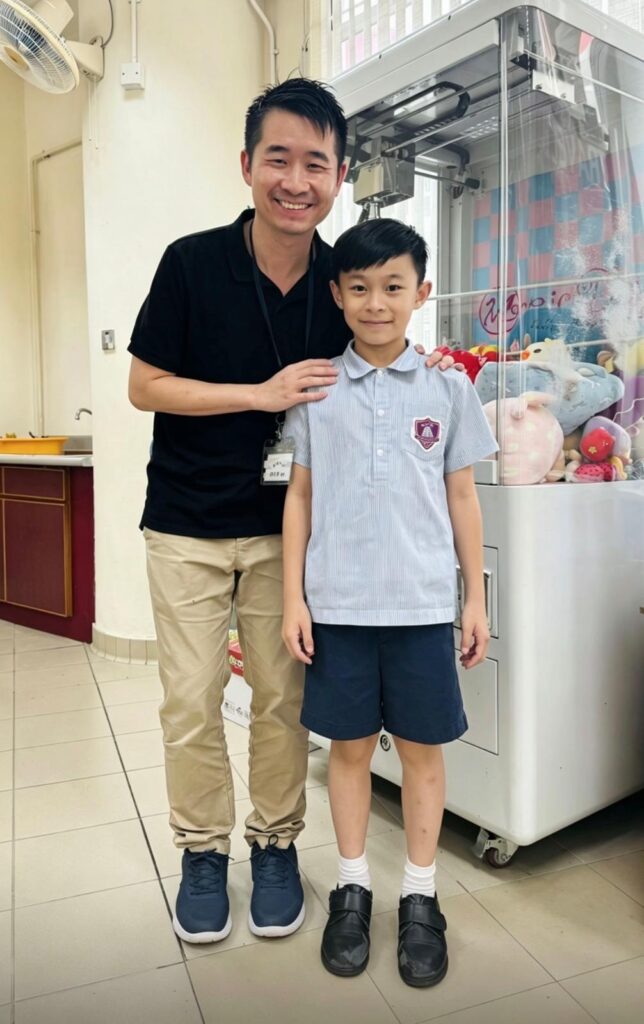 認識奕喬是在他二年級的時候，那時我擔任他的常識科老師。過去一年，奕喬積極參與社區服務，亦主動在學校幫助有需要的同學，希望用自己小小的力量，關心身邊的人。