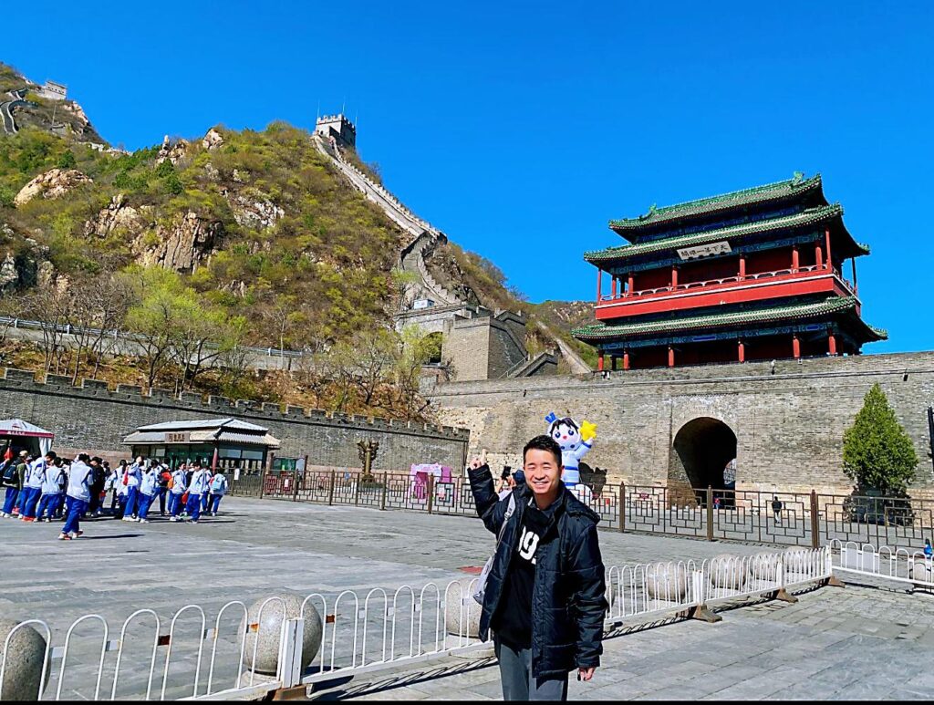 2026年4月8至11日，我經歷了一段難忘的北京遊學之旅。這四天的行程，跨越了千年的歷史時空，從紅牆綠瓦的故宮到登高望遠的長城，每一步都留下了深刻的學習足印。