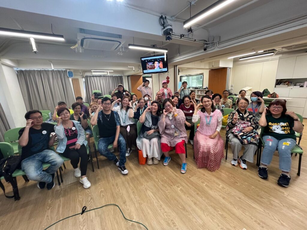 陳劍威回憶成長時,形容自己「幸運」:父母疼愛三兄弟,願意供他們到外地讀書。但同時家人也立下規矩,讀書要專心;放暑假就去打工,自己賺生活費甚至學費。「供你讀」不等於「一路托住你」,這種帶點嚴格的愛,成為他後來做事的一種底色:靠人幫一程可以,但最終要靠自己行落去。