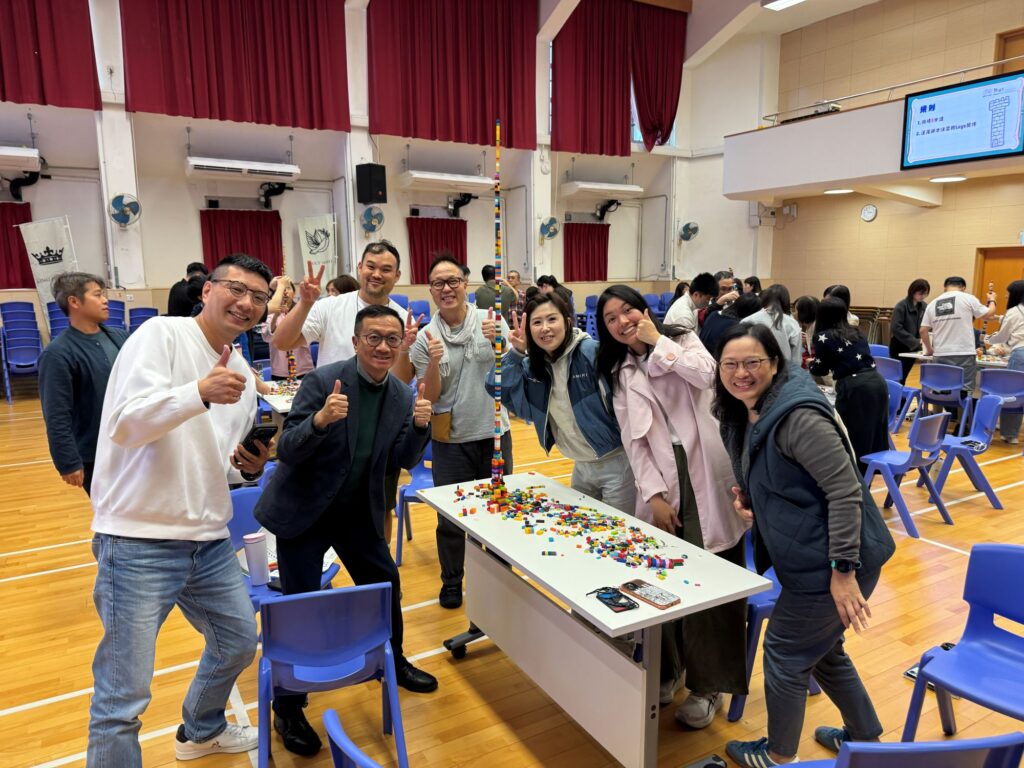 很多教育工作者都遇過這種時刻:一個學生坐在你面前,眼神空空,問他「你想要甚麼?」他卻答不出來。牧羊羊生命培訓中心總幹事李明駿Ben從事青少年社工多年,最在意的從來不是把活動舉辦得有聲有色,而是陪同學生把那句「我唔知自己想點」,一步步變成「我知道自己在乎甚麼、想嘗試甚麼」。從校園到家庭、從學生到家長與老師,他把正向心理學化成可落地的生命教育,用體驗、欣賞與同行,讓一個人重新看見自己的價值。