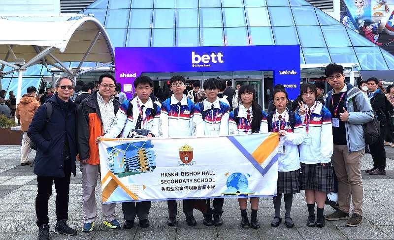 如果你以為推動AI教育的人,一定是從小立志、一路直線前進的「科技天才」,香港聖公會何明華會督中學 金偉明校長的故事會讓你改觀。他的起點並不是宏大的志願,而是一份單純的好奇心:想弄清楚世界如何運作、學習如何更有效。從大學修讀電腦科學,到踏入職場成為程式員;從嘗試過便利店、茶餐廳、搬貨、貿易等不同工作,到最後決定當上老師,他走的是一條不斷探索、把經驗轉化為教育養分的路。今天他談AI,談的不是追逐潮流,而是更貼近家長與教育界共同的焦慮與期待,在變化快得讓人追不上時,學校如何既讓學生掌握新科技,也守住價值觀與軟技能,讓孩子不只「學得多」,更能「走得遠」。