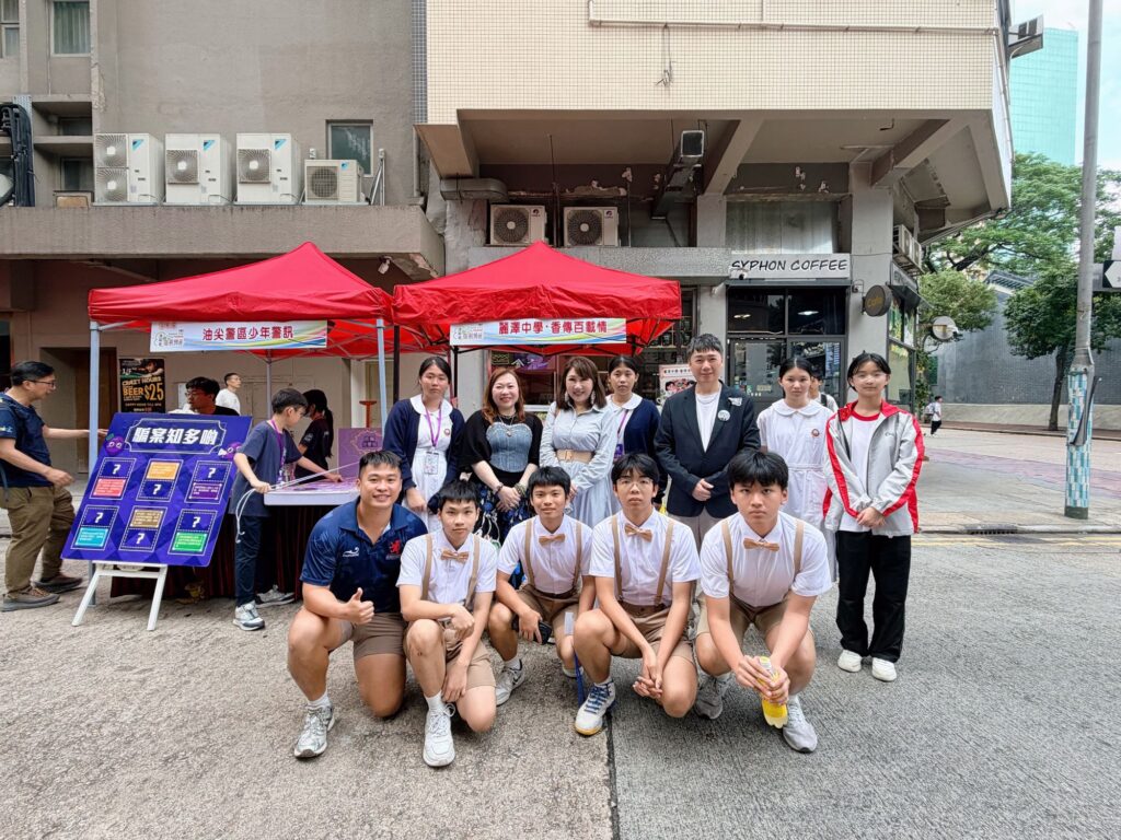 當家長憂心孩子的情緒與抗逆力,教育界思考學校如何回應科技浪潮,而校友回望母校在時代巨變中的位置,「學校應該把學生帶到哪裏去」成了一個更迫切的問題。麗澤中學校長李潔明認為,教育的關鍵不只在於把學生留在校園中變得更聰明,而是把他們帶回真實世界,學會與人相處、懂得關懷、願意承擔。他推動學生走進社區與服務現場,也以口述歷史整理油麻地、佐敦一帶正在消失的記憶與手藝,為 2029 年學校百周年留下一份可被傳承的城市檔案;同時面對 AI 與新科技,他主張善用工具支援學生成長回饋,但更堅持學校要守住人情味與價值底線。本文記錄他的教育信念與實踐,回應一個共同關心的核心:在變動年代,如何讓學生不只「讀好書」,更能「成為更好的人」。