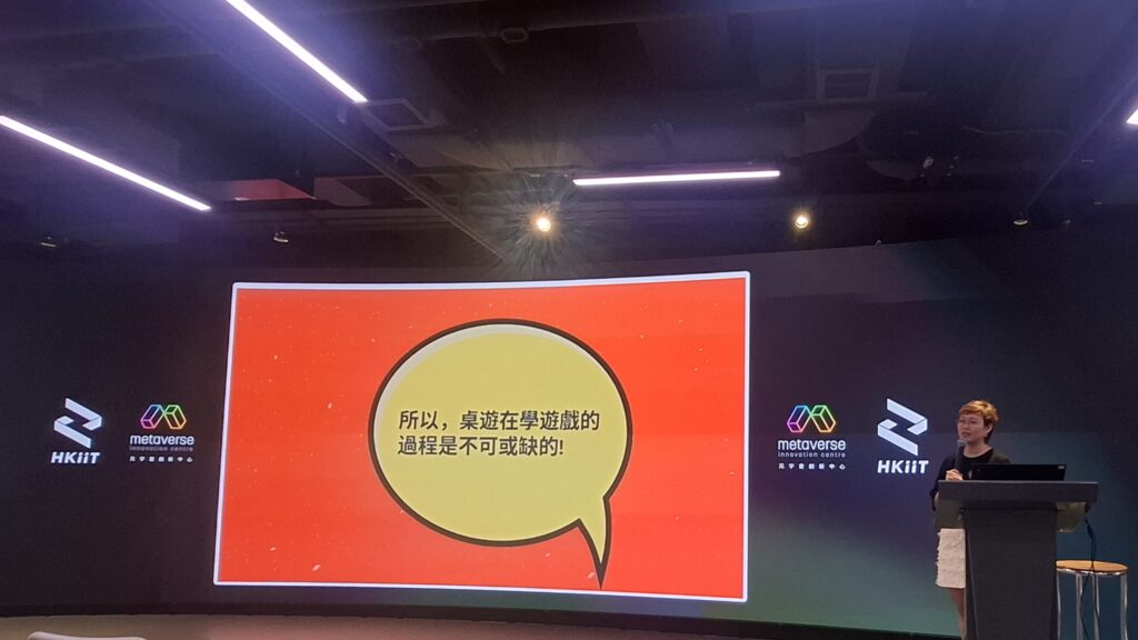 桌遊學苑創辦人甄炯雄 Charles 談起「香港學界桌上遊戲設計比賽決賽暨香港桌遊教學及生涯規劃展 2026」的誕生，沒有先談展覽規模，也沒有急於介紹比賽成果，而是從一場分享會說起。當時因為書展，有來自不同地方的桌遊界朋友到香港。Charles 與伙伴覺得，既然大家難得聚在一起，不如把握機會辦一場交流，讓更多人接觸桌遊設計、出版、教育與應用。尋找場地期間，他們因緣際會聯繫到香港專業教育學院沙田分校的講師團隊，並借用校園空間舉辦活動。