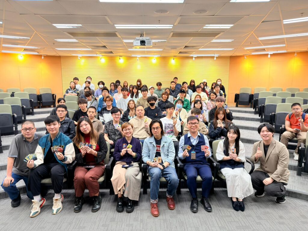 桌遊學苑創辦人甄炯雄 Charles 談起「香港學界桌上遊戲設計比賽決賽暨香港桌遊教學及生涯規劃展 2026」的誕生，沒有先談展覽規模，也沒有急於介紹比賽成果，而是從一場分享會說起。當時因為書展，有來自不同地方的桌遊界朋友到香港。Charles 與伙伴覺得，既然大家難得聚在一起，不如把握機會辦一場交流，讓更多人接觸桌遊設計、出版、教育與應用。尋找場地期間，他們因緣際會聯繫到香港專業教育學院沙田分校的講師團隊，並借用校園空間舉辦活動。