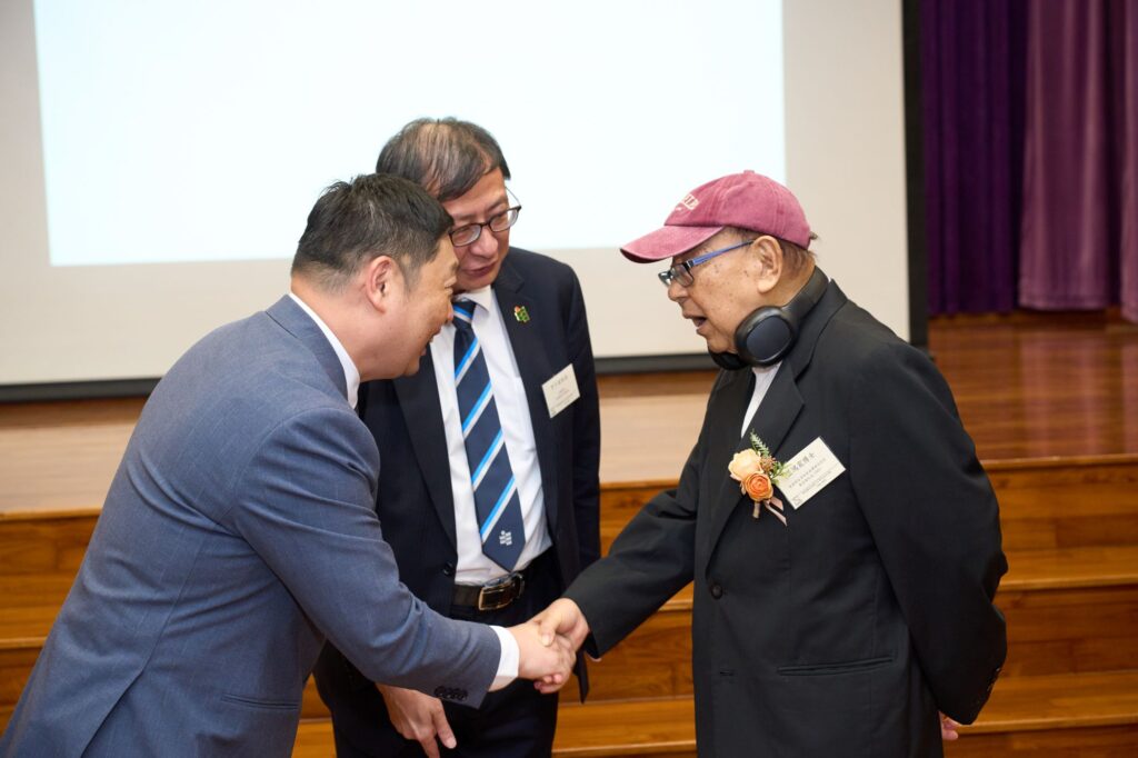 2026年7月4日，羅富國校友會八十周年紀念活動在西營盤般咸道9A號舉行。這個地址，對不少教育界前輩而言，並不只是一處舊校舍，而是一段青春、一份使命，也是一個影響香港教育發展的重要起點。活動當日，校友會特別回到母校般咸道9A號舊址舉行紀念儀式，邀請歷屆校友、學院老師及教育界嘉賓重聚一堂。有人多年後再踏進這座熟悉的建築，步伐或許放慢了，記憶卻依然清晰；有人第一次以參與者身份細看這座校園，才發現它不單是一所學校，更像一部仍在延續的香港教育史。