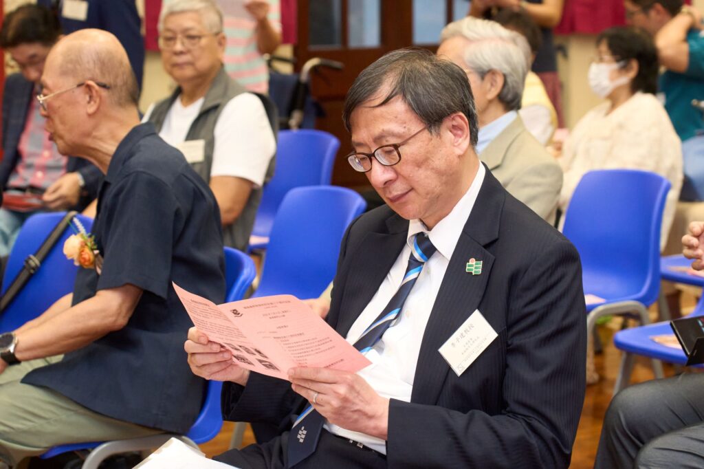 2026年7月4日，羅富國校友會八十周年紀念活動在西營盤般咸道9A號舉行。這個地址，對不少教育界前輩而言，並不只是一處舊校舍，而是一段青春、一份使命，也是一個影響香港教育發展的重要起點。活動當日，校友會特別回到母校般咸道9A號舊址舉行紀念儀式，邀請歷屆校友、學院老師及教育界嘉賓重聚一堂。有人多年後再踏進這座熟悉的建築，步伐或許放慢了，記憶卻依然清晰；有人第一次以參與者身份細看這座校園，才發現它不單是一所學校，更像一部仍在延續的香港教育史。
