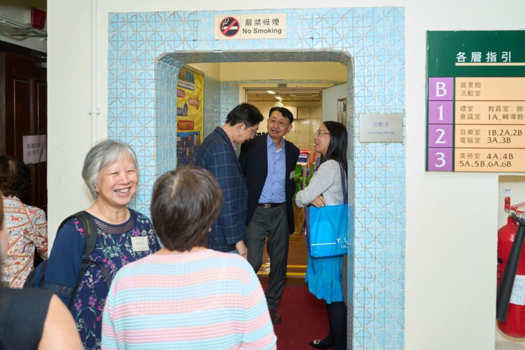 2026年7月4日，羅富國校友會八十周年紀念活動在西營盤般咸道9A號舉行。這個地址，對不少教育界前輩而言，並不只是一處舊校舍，而是一段青春、一份使命，也是一個影響香港教育發展的重要起點。活動當日，校友會特別回到母校般咸道9A號舊址舉行紀念儀式，邀請歷屆校友、學院老師及教育界嘉賓重聚一堂。有人多年後再踏進這座熟悉的建築，步伐或許放慢了，記憶卻依然清晰；有人第一次以參與者身份細看這座校園，才發現它不單是一所學校，更像一部仍在延續的香港教育史。