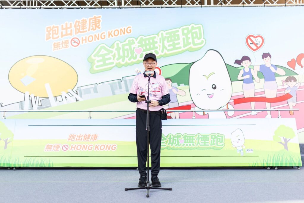 控煙,表面上是一條條法例、一組組數字、一項項公共衞生政策;但在香港吸煙與健康委員會 湯修齊主席 眼中,它首先是一場關於成長環境的守護。從家庭裡一句「不要吸煙」的提醒,到校園中對電子煙的警覺;從家長問卷調查,到推動政策落實,他多年來走在教育、醫療與社會倡議之間,關心的始終是同一件事:如何讓下一代遠離煙害,在更健康的環境中長大。