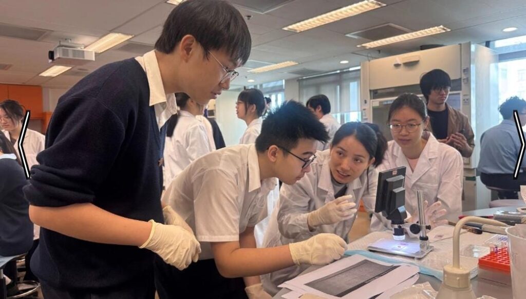 在一個講求成績、排名與競爭力的教育環境裡,佛教葉紀南紀念中學 林志煒校長,卻把教育說回一件很樸素的事:幫助孩子成為一個好人。這句話沒有華麗包裝,卻貫穿他近二十年的教育路。從商業世界轉身走進課室,由前線教師到今天成為校長,他一直思考同一個問題:學校除了教授知識,還可以怎樣讓學生找到方向、建立自信,並在成長中學會關心他人。