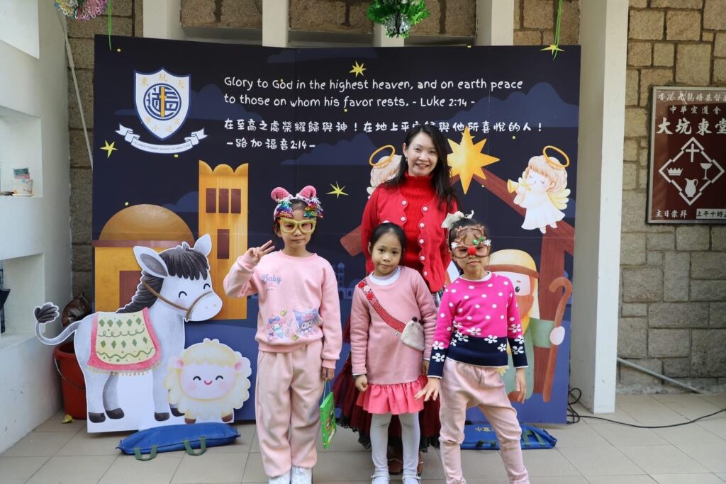在深水埗一所小學裡,教育不是只發生在課室,也不只存在於課本之中。孩子可以在足球場上學英文,在舞台上唱出自信,在不同樂器和新興運動中發現自己的可能;家長也可以透過一碗湯、一場早茶,重新走近學校與孩子。大坑東宣道小學劉雪綸校長相信,每個孩子都需要機會被看見,而教育的責任,就是為他們創造更多「第一次」:第一次敢開口、第一次上台、第一次面對失敗、第一次發現自己原來可以。這份信念,來自她的成長經歷,也成為她帶領學校前行的方向。