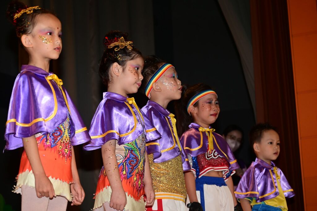 2026年7月14日，聖文嘉幼稚園於聖公會聖十架小學舉行「2025-2026年度下學期卓越學生成長路頒獎典禮」。典禮由家長司儀李嘉慧女士（K2C余睿懿媽媽）及劉凱思女士（K1A張栢霖媽媽）主持，聖文嘉幼稚園潘蘊德校監致歡迎辭及校務報告，主禮人香港中文大學課程及教學學系兼任講師何卓銘博士致勉辭。當日，多位嘉賓、家長、老師與孩子一同出席，包括九龍城區議會議員陳治華先生、聖公會聖十架小學陳頌康校長、香港幼苗協會總幹事麥謝巧玲博士、2008至2025年度聖文嘉幼稚園前校長陳偉珍女士，以及聖文嘉幼稚園葉潔美校長。現場有孩子分享、獎項頒發及多項表演，整場典禮不只是一個學期的總結，更是一段由學校、家庭與孩子共同完成的成長回顧。