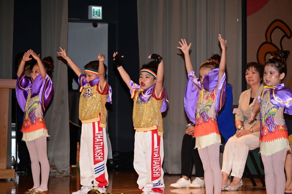 2026年7月14日，聖文嘉幼稚園於聖公會聖十架小學舉行「2025-2026年度下學期卓越學生成長路頒獎典禮」。典禮由家長司儀李嘉慧女士（K2C余睿懿媽媽）及劉凱思女士（K1A張栢霖媽媽）主持，聖文嘉幼稚園潘蘊德校監致歡迎辭及校務報告，主禮人香港中文大學課程及教學學系兼任講師何卓銘博士致勉辭。當日，多位嘉賓、家長、老師與孩子一同出席，包括九龍城區議會議員陳治華先生、聖公會聖十架小學陳頌康校長、香港幼苗協會總幹事麥謝巧玲博士、2008至2025年度聖文嘉幼稚園前校長陳偉珍女士，以及聖文嘉幼稚園葉潔美校長。現場有孩子分享、獎項頒發及多項表演，整場典禮不只是一個學期的總結，更是一段由學校、家庭與孩子共同完成的成長回顧。