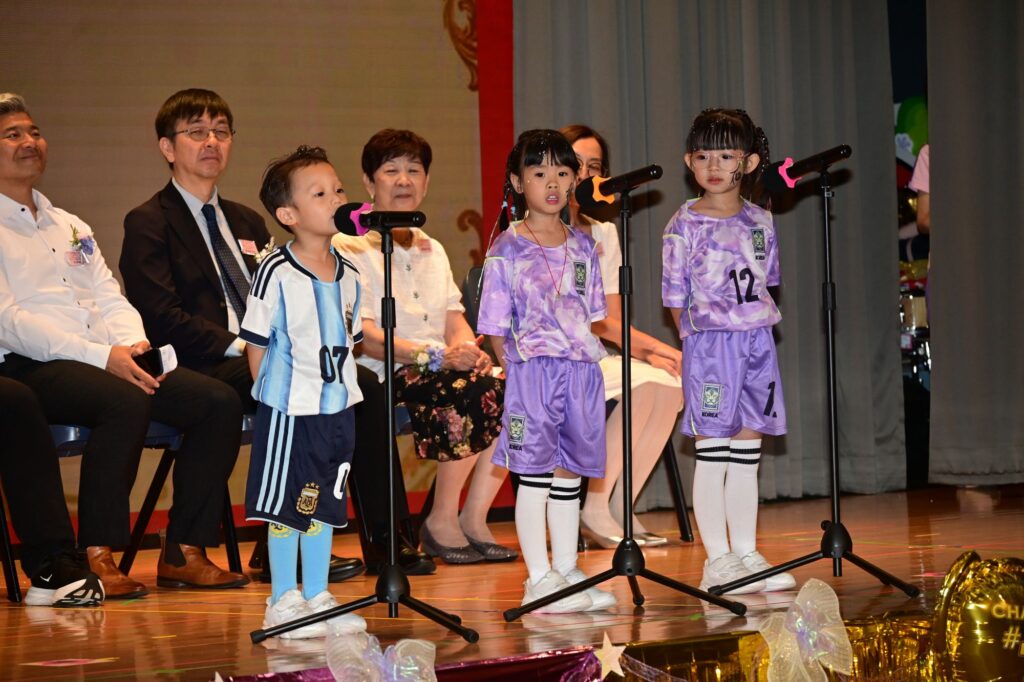 2026年7月14日，聖文嘉幼稚園於聖公會聖十架小學舉行「2025-2026年度下學期卓越學生成長路頒獎典禮」。典禮由家長司儀李嘉慧女士（K2C余睿懿媽媽）及劉凱思女士（K1A張栢霖媽媽）主持，聖文嘉幼稚園潘蘊德校監致歡迎辭及校務報告，主禮人香港中文大學課程及教學學系兼任講師何卓銘博士致勉辭。當日，多位嘉賓、家長、老師與孩子一同出席，包括九龍城區議會議員陳治華先生、聖公會聖十架小學陳頌康校長、香港幼苗協會總幹事麥謝巧玲博士、2008至2025年度聖文嘉幼稚園前校長陳偉珍女士，以及聖文嘉幼稚園葉潔美校長。現場有孩子分享、獎項頒發及多項表演，整場典禮不只是一個學期的總結，更是一段由學校、家庭與孩子共同完成的成長回顧。