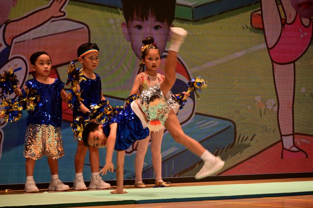 2026年7月14日，聖文嘉幼稚園於聖公會聖十架小學舉行「2025-2026年度下學期卓越學生成長路頒獎典禮」。典禮由家長司儀李嘉慧女士（K2C余睿懿媽媽）及劉凱思女士（K1A張栢霖媽媽）主持，聖文嘉幼稚園潘蘊德校監致歡迎辭及校務報告，主禮人香港中文大學課程及教學學系兼任講師何卓銘博士致勉辭。當日，多位嘉賓、家長、老師與孩子一同出席，包括九龍城區議會議員陳治華先生、聖公會聖十架小學陳頌康校長、香港幼苗協會總幹事麥謝巧玲博士、2008至2025年度聖文嘉幼稚園前校長陳偉珍女士，以及聖文嘉幼稚園葉潔美校長。現場有孩子分享、獎項頒發及多項表演，整場典禮不只是一個學期的總結，更是一段由學校、家庭與孩子共同完成的成長回顧。
