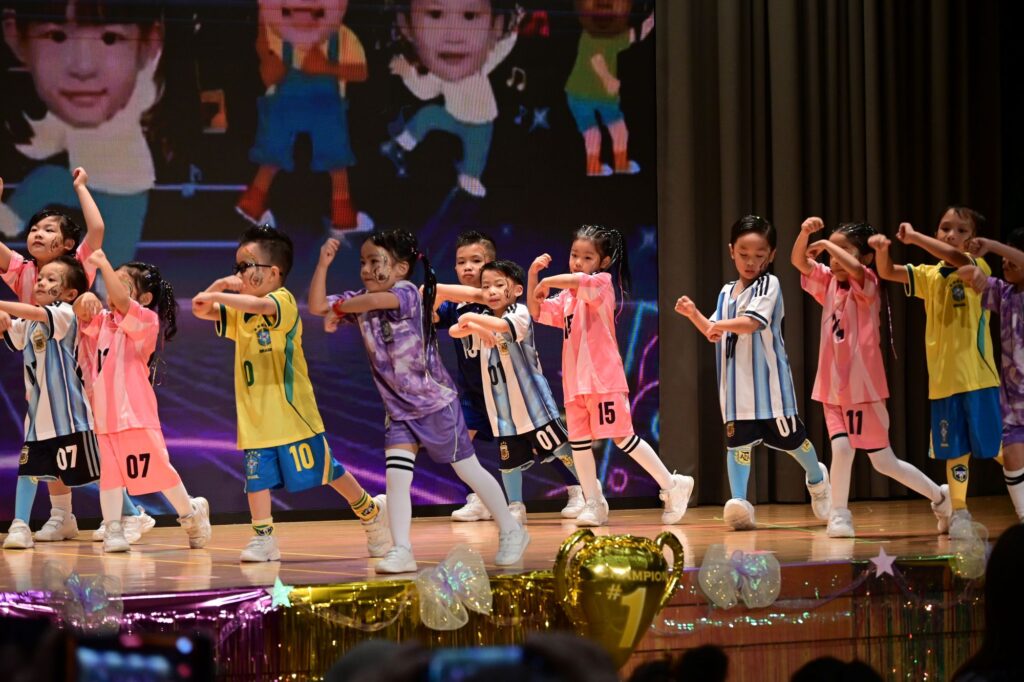 2026年7月14日，聖文嘉幼稚園於聖公會聖十架小學舉行「2025-2026年度下學期卓越學生成長路頒獎典禮」。典禮由家長司儀李嘉慧女士（K2C余睿懿媽媽）及劉凱思女士（K1A張栢霖媽媽）主持，聖文嘉幼稚園潘蘊德校監致歡迎辭及校務報告，主禮人香港中文大學課程及教學學系兼任講師何卓銘博士致勉辭。當日，多位嘉賓、家長、老師與孩子一同出席，包括九龍城區議會議員陳治華先生、聖公會聖十架小學陳頌康校長、香港幼苗協會總幹事麥謝巧玲博士、2008至2025年度聖文嘉幼稚園前校長陳偉珍女士，以及聖文嘉幼稚園葉潔美校長。現場有孩子分享、獎項頒發及多項表演，整場典禮不只是一個學期的總結，更是一段由學校、家庭與孩子共同完成的成長回顧。
