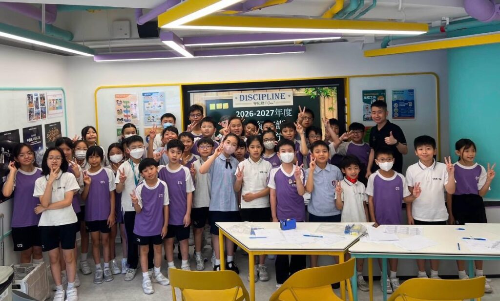 風紀隊於2026年7月參與「風紀培訓工作坊🚦」,風紀們透過體驗不同的團隊歴奇活動,培養合作意識🤝、強化紀律精神與隊伍歸屬感;課程涵蓋校園朋輩調解技巧,提升隊員處理問題的能力,期望風紀將所學運用於日常當值,履行協助老師維持校園秩序、服務同學的職責,加深了解作為風紀的五大特質:責任感、公正、紀律、溝通能力及團隊合作的精神💪🏼 😊。