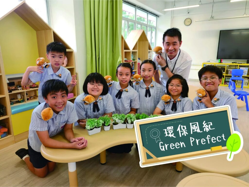 在學校裡,成長往往不只發生在課堂。一次比賽、一段對話、一份親子共同完成的作品,甚至一次求職失落後的傾談,都可能成為改變一個人的契機。真鐸學校 麥承卓老師(麥Sir)近年把不少課餘時間投放在陪伴學生和準教師身上。他不是為了追求獎項,而是相信每個人在人生某些階段,都需要有人走近一點,陪伴他們並肩同行,幫助他們看見屬於自己的無限可能。