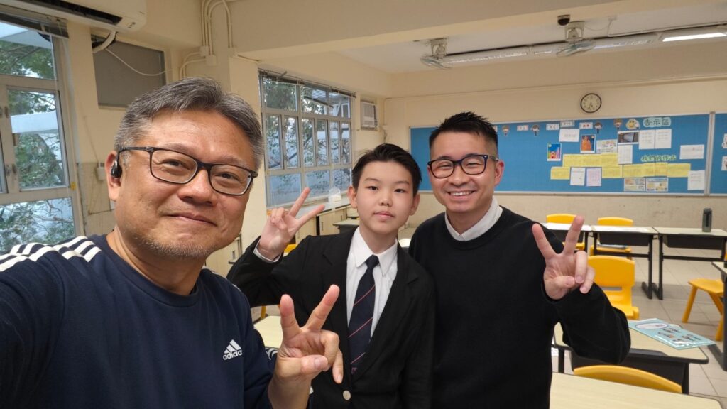 在學校裡,成長往往不只發生在課堂。一次比賽、一段對話、一份親子共同完成的作品,甚至一次求職失落後的傾談,都可能成為改變一個人的契機。真鐸學校 麥承卓老師(麥Sir)近年把不少課餘時間投放在陪伴學生和準教師身上。他不是為了追求獎項,而是相信每個人在人生某些階段,都需要有人走近一點,陪伴他們並肩同行,幫助他們看見屬於自己的無限可能。