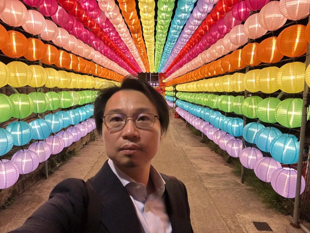 談起教育理念,中華基督教會基慈小學 葉昌銳校長沒有先談成績,也沒有急於談升中派位。他更關心的是:孩子長大後,能否以正向態度面對人生,能否找到自己喜歡並願意投入的方向,能否把自己的能力用在家庭、社會和身邊的人身上。在他眼中,小學階段不是用分數過早定勝負的地方。