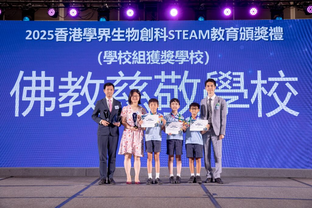 佛教慈敬學校對范秀琪校長而言,不只是一個工作地方。二十八年前,她以老師身份踏入校園,之後做過主任、副校長,直到2020年接任校長。這一路走來,她見過孩子由初入校園的小一新生,逐步成長為有理想、有方向的青年,也見過家庭在困難中尋找出路;她更清楚知道,一所學校真正能留下來的,不只是成績或獎項,而是人與人之間長年累月建立的信任。