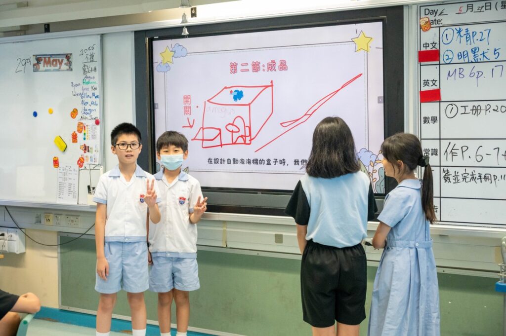 在一所小學裡，真正留下來的，未必只是成績表上的分數，也不只是升中派位的結果，而是孩子在成長途中，曾否被理解、被接納，並找到屬於自己的位置。羅錦輝副校長在中華基督教會基慈小學服務二十八年，陪伴一代又一代孩子走過重要的成長階段，看見他們從需要引導，到逐漸建立自信與方向。他的教育故事，從一次轉行開始，經過在班房裡的摸索、課程上的轉變、家校之間的同行，最後沉澱成一個清晰而堅定的信念：教育的核心，是讓孩子發揮所長，建立自信，並學會成為一個好人。